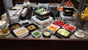 Daily buffet breakfast (PLN 40 per person)