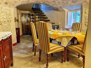 Breakfast and dinner served, Italian cuisine - Collis Petri Relais (Collepietro)