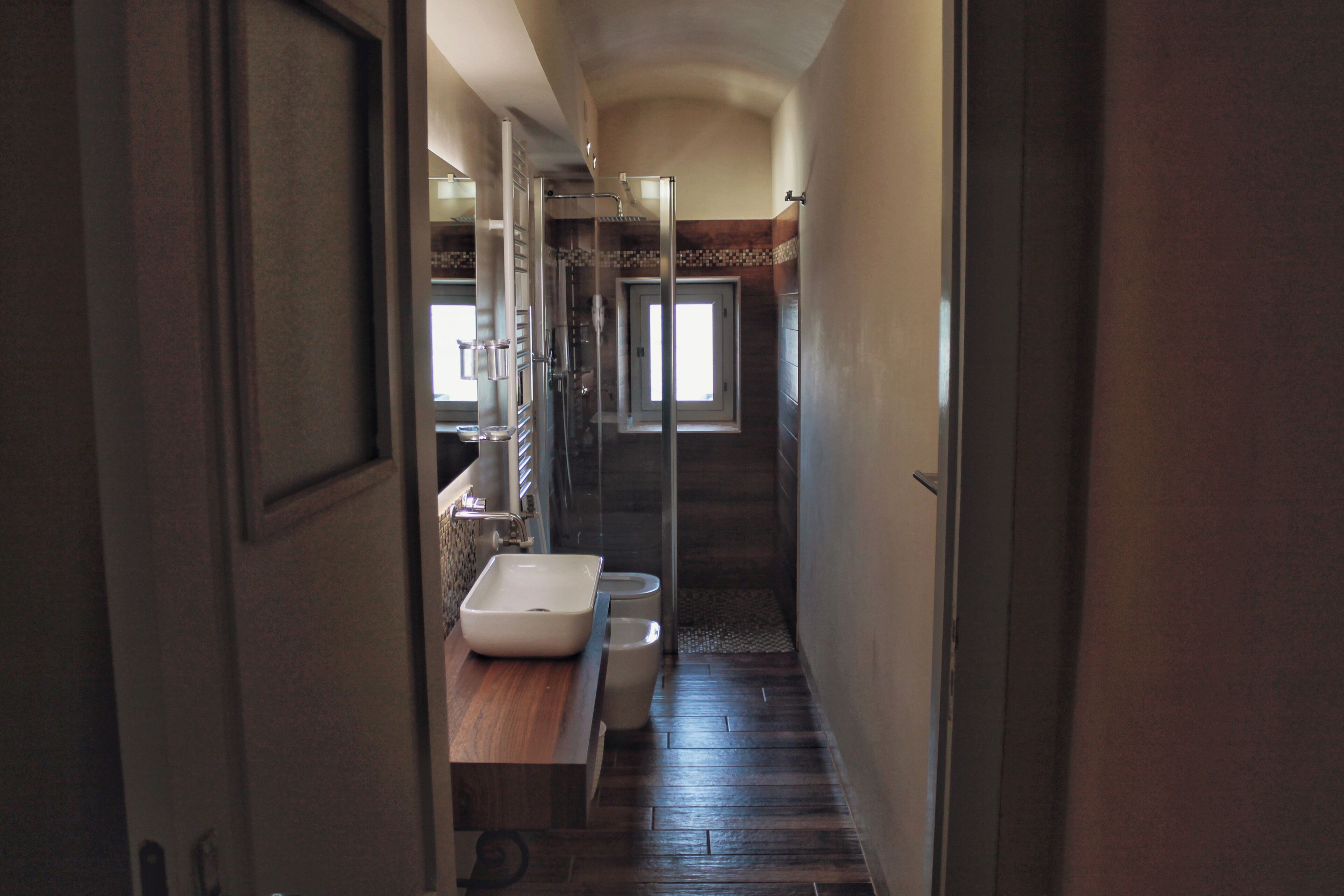 Standard Room | Bathroom | Shower, rainfall showerhead, hair dryer, towels
