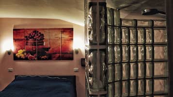 Quarto clássico | Frigobar, roupa de cama