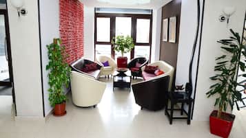 Coin salon dans le hall