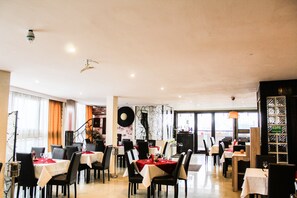 Restaurant - Hotel Razvan (Bucharest)