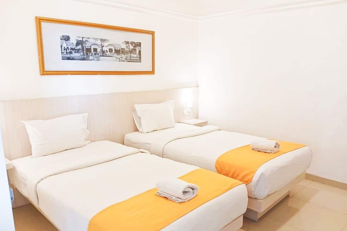 Deluxe Twin kamer, niet-roken | Luxe beddengoed, een bureau, een laptopwerkplek, gratis wifi