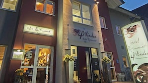 A hotel with a prominent sign reading "Hotel Restaurant 4 Winden." - Hotel 4 Winden (Windhagen)