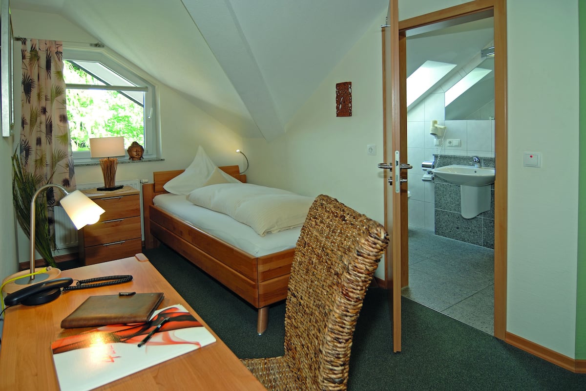 Single Room | Minibar, in-room safe, desk, cribs (free)