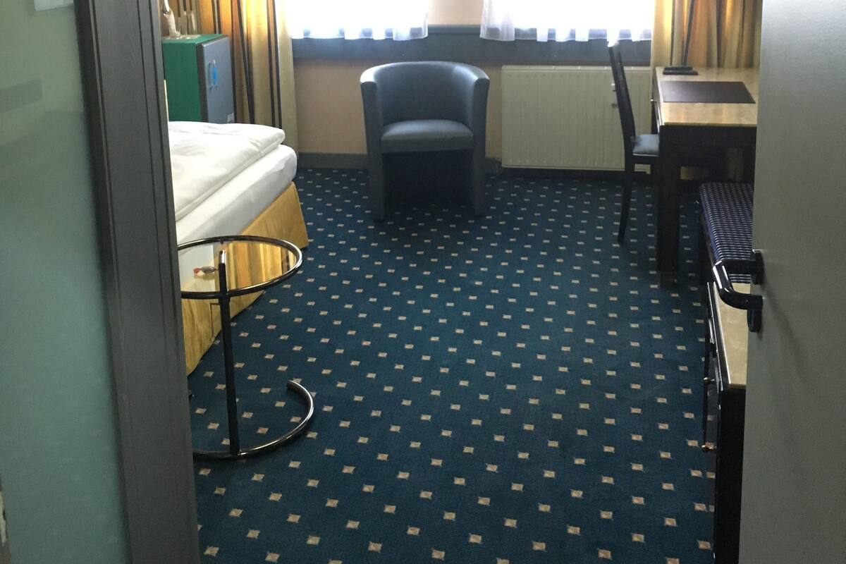Comfort Single Room | Soundproofing, rollaway beds (surcharge), WiFi (free)