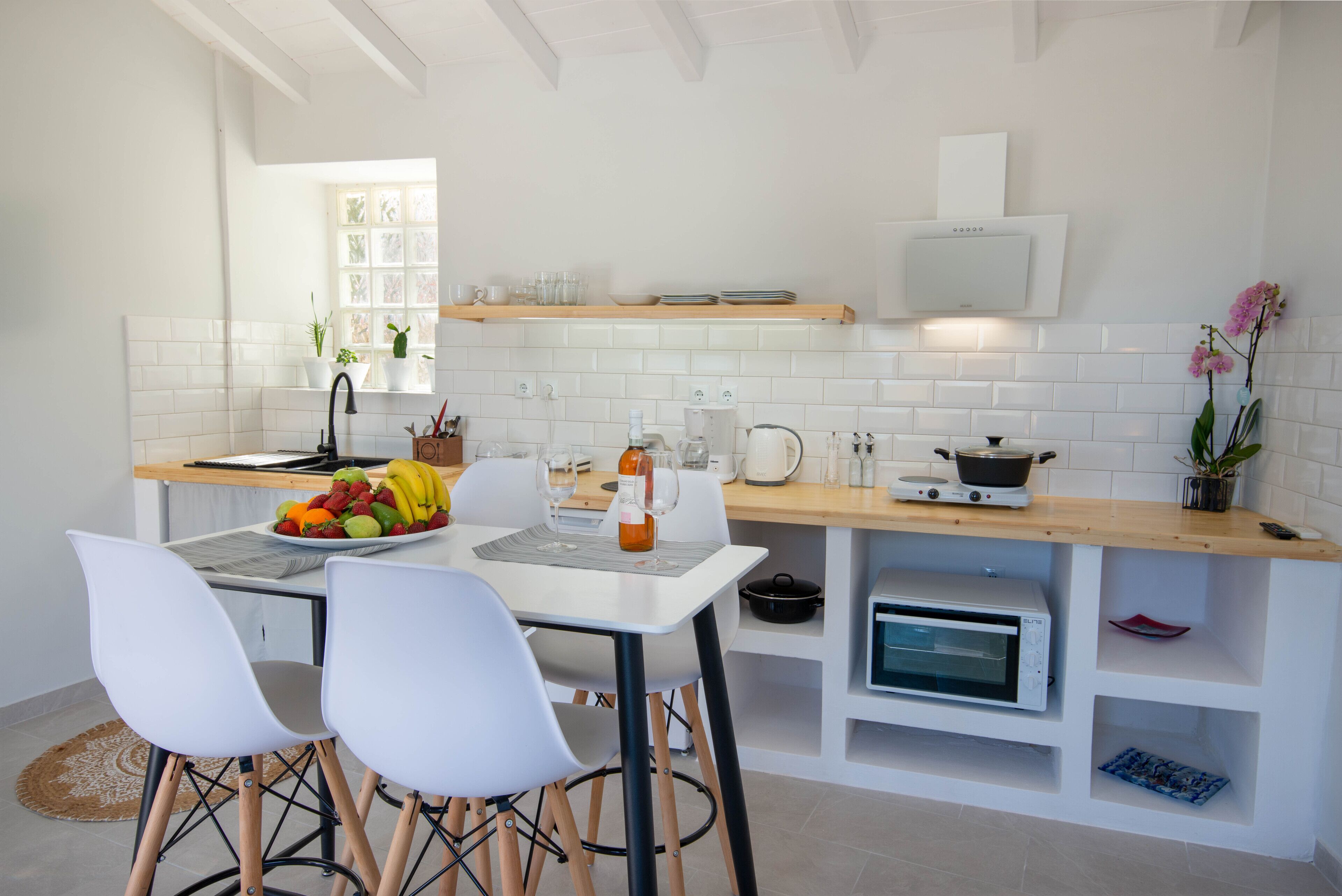 Apartamento, 1 cama Queen e sofá-cama, terraço, vista para o mar | Cozinha privada | Geladeira, micro-ondas, fogão, cooktop