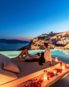 Grand Suite with private outdoor infinity pool and Caldera View | Terrace/patio - Echoes Luxury Suites (Santorini)