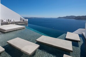 Grand Suite with private outdoor infinity pool and Caldera View | Terrace/patio - Echoes Luxury Suites (Santorini)
