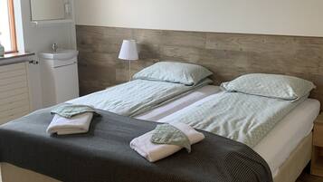 Traditional Room | Desk, blackout drapes, free WiFi, bed sheets