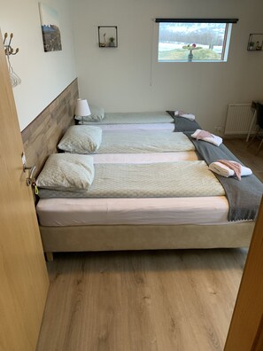 Desk, blackout drapes, free WiFi, bed sheets - Skammidalur Guesthouse (Vik I Myrdal)