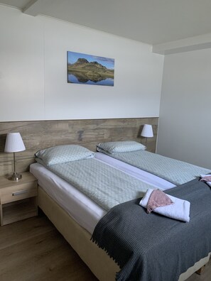 Desk, blackout drapes, free WiFi, bed sheets - Skammidalur Guesthouse (Vik I Myrdal)