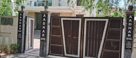 Fachada de la propiedad