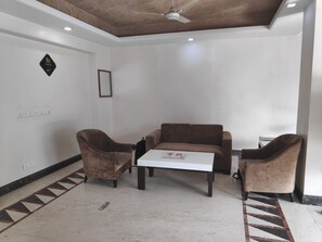 Área de estar no saguão