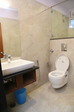 Deluxe Room | Bathroom | Shower, free toiletries, towels - Hotel Aadhar (Gurugram)