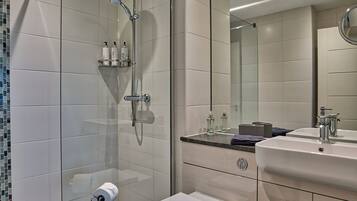 Double or Twin Room, Ensuite | Bathroom | Shower, rainfall showerhead, free toiletries, hair dryer