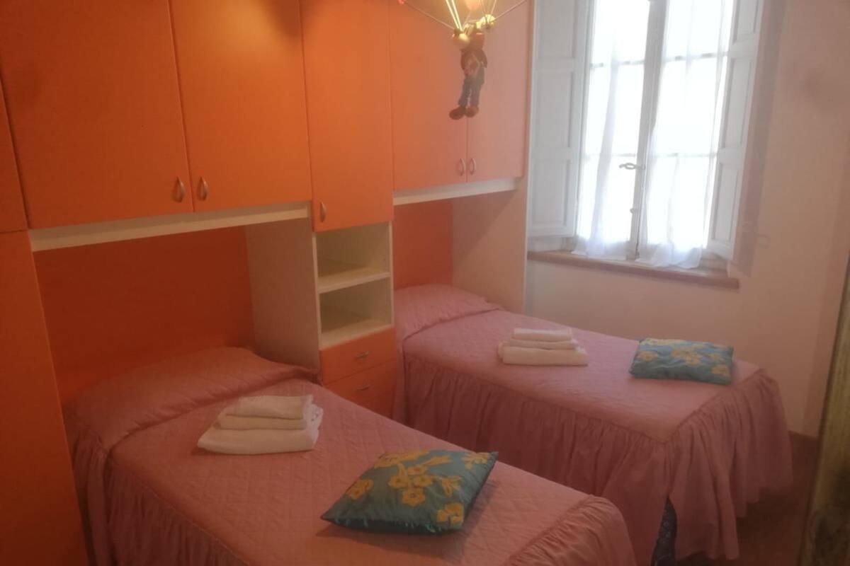 Zweibettzimmer | Individuell dekoriert, individuell eingerichtet, kostenlose Babybetten