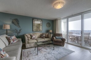 Apartment, 2 Schlafzimmer | Wohnzimmer | Fernseher