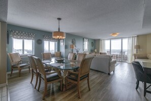 Condo, 3 Bedrooms | Dining