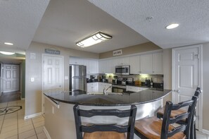 Condo, 3 Bedrooms | Private kitchen