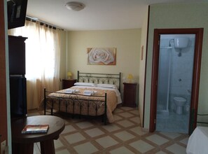 Minibar, desk, free WiFi, bed sheets