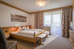 Comfort Double Room, 1 Double Bed, Non Smoking, Mountain View | 2 bedrooms, desk, free WiFi, bed sheets - Ferienhotel Landhaus Zillertal (Fuegen)