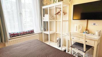 Double Room | Free WiFi, bed sheets