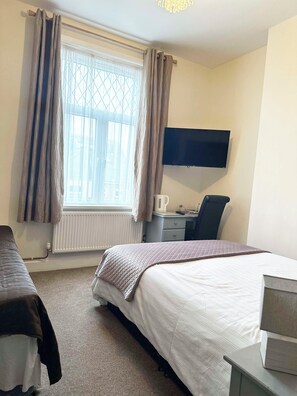 Double or Twin Room - Esk Vale Guest House (Portsmouth)