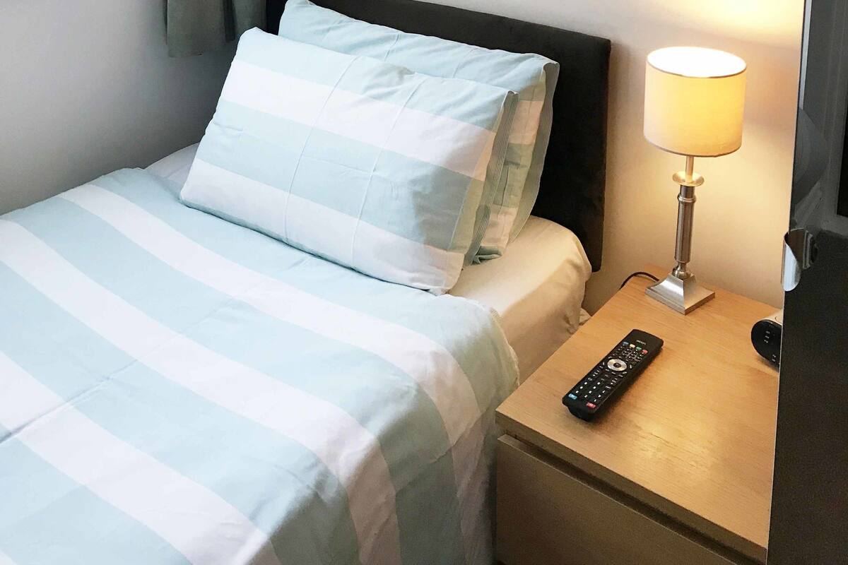 Kamar Single Basic | Wi-Fi gratis dan seprai linen