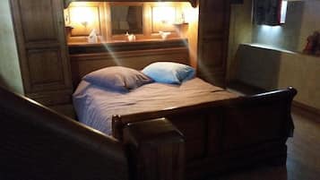 Minibar, individually decorated, individually furnished, desk