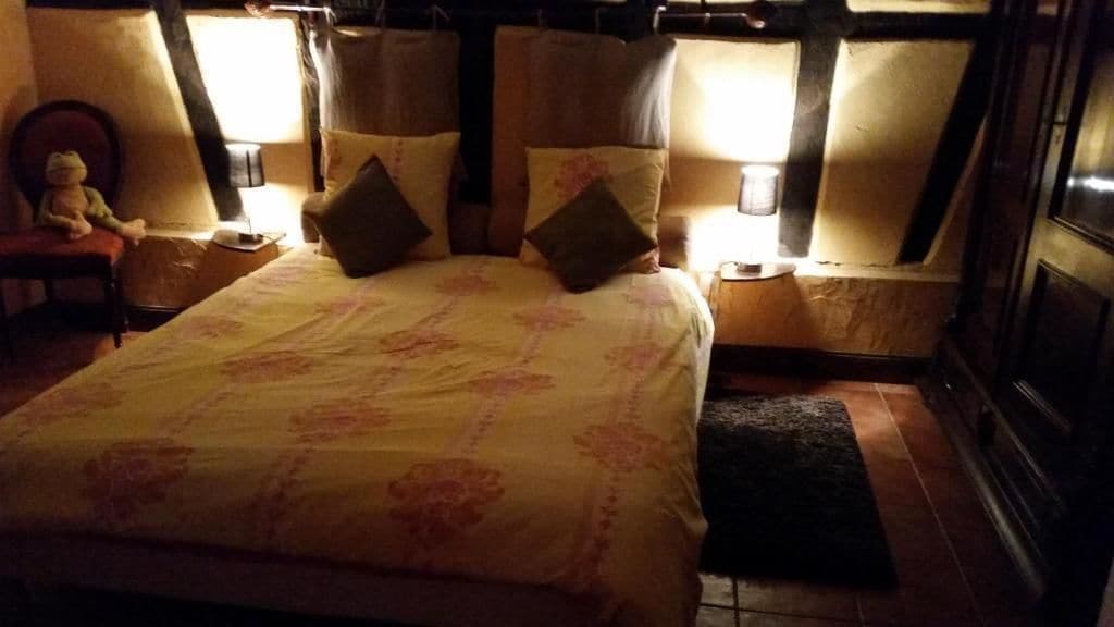 Single Room | Minibar, individually decorated, individually furnished, desk