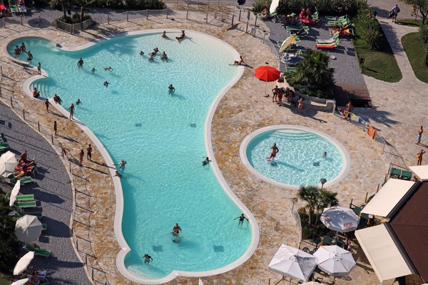 Outdoor pool, pool umbrellas, sun loungers