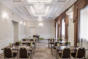 Business center - Palac Zegrzynski (Serock)