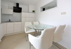 Appartement, 1 chambre, vue sur la mer (One Balcony) | Salle à manger