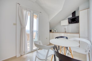 Leilighet, 1 soverom, sjøutsikt (Two Balconies) | Spisestue