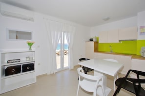 Apartment, 1 Bedroom, Sea View | Private kitchen
