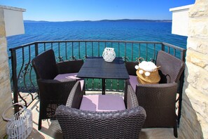 Appartement, 1 chambre, vue sur la mer (Two Balconies) | Terrasse/patio