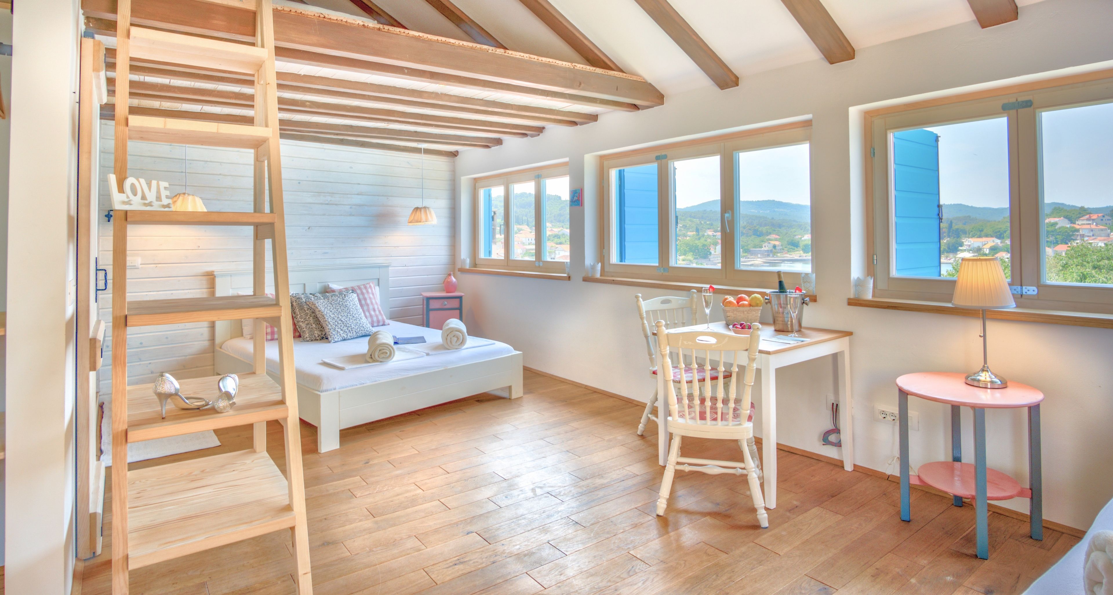 Colchones viscoelásticos, cortinas opacas, cunas gratuitas y wifi gratis