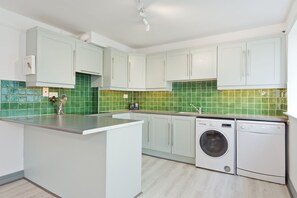 3 habitaciones, escritorio, wifi gratis y ropa de cama 