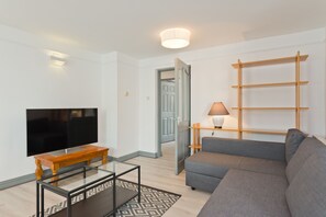 Huoneisto, 3 makuuhuonetta | 3 makuuhuonetta, työpöytä, ilmainen Wi-Fi, vuodevaatteet