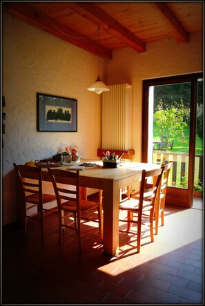 Grand réfrigérateur, plaque de cuisson