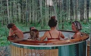 Sauna, hot tub, deep-tissue massages, massages