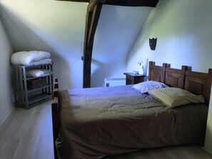 Basic Double Room | 4 bedrooms, individually decorated, individually furnished, bed sheets