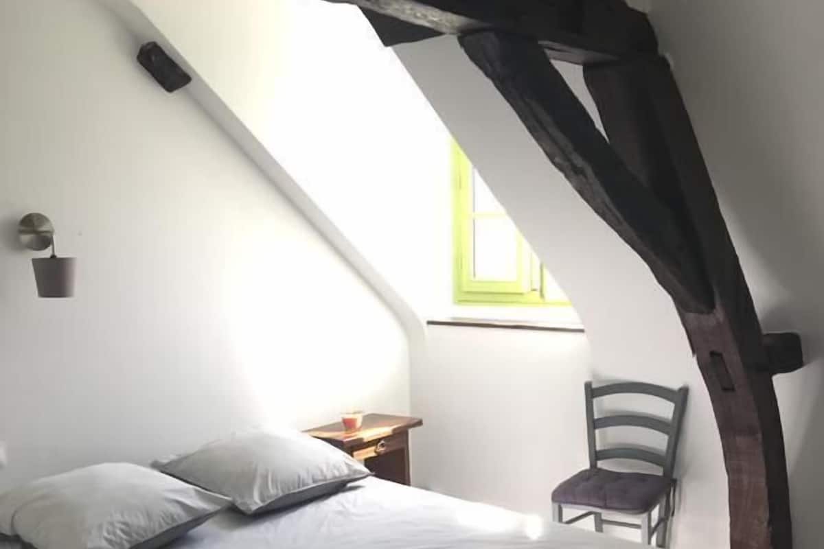 4 kamar tidur dan didekorasi berbeda-beda