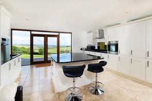 Cottage | Cuisine privée | Grand réfrigérateur, micro-ondes, four, plaque de cuisson