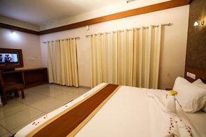 In-room safe, iron/ironing board, free WiFi, bed sheets