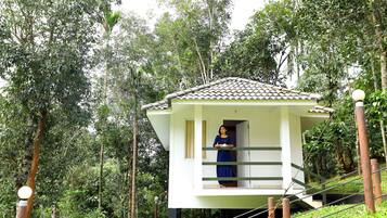 Premium Cottage, 1 Queen Bed, Non Smoking, Garden View | In-room safe, iron/ironing board, free WiFi, bed sheets