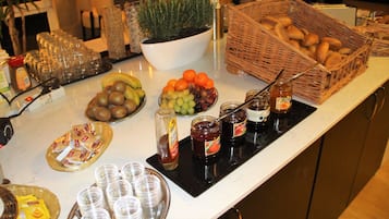Petit déjeuner buffet servi tous les jours en supplément