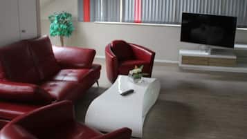Comfort Studio Suite, Multiple Beds | Minibar, desk, blackout drapes, soundproofing