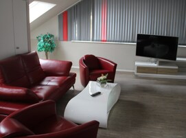 Minibar, escritorio, cortinas blackout y sistema de insonorización 